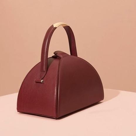 gewebte Rattan-Tragetasche mit doppelten Ledergriffen – LÉONIE 