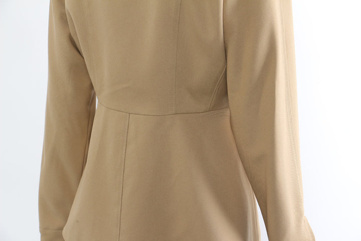 سترة غير متماثلة بحزام وياقة عالية – بيرنا