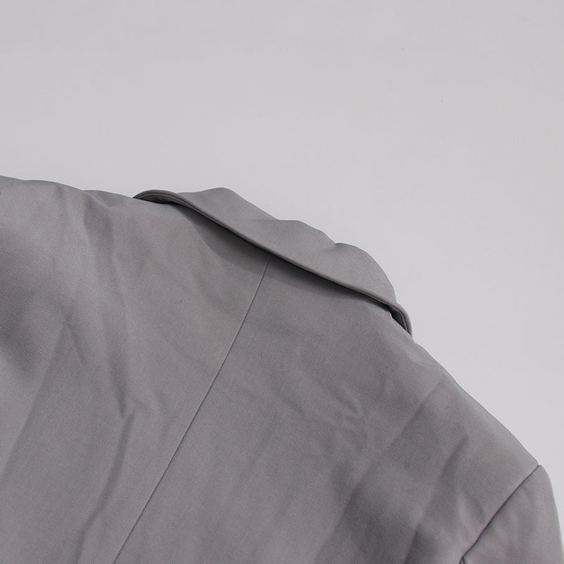 بليزر مصمم بقصة أنيقة مع جزء أمامي غير متماثل - نوفا