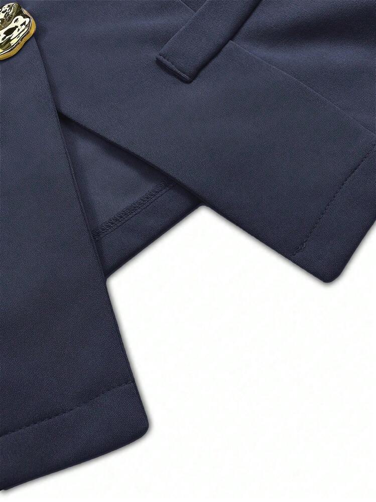 سترة أنيقة بدون أكمام مزينة بأزرار ذهبية منحوتة - فاليري