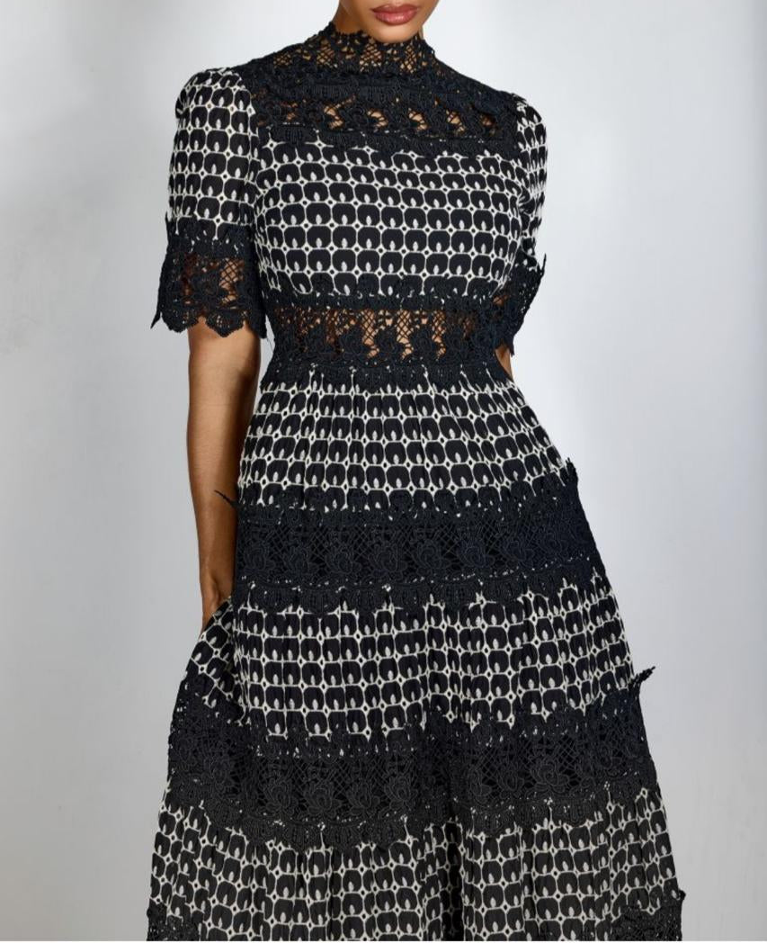 فستان متوسط ​​الطول بجزء من الدانتيل وحافة صدفية – سيلينيسي