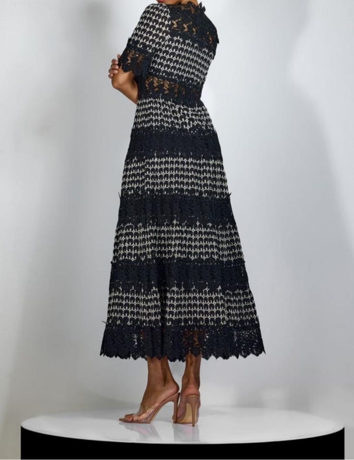 فستان متوسط ​​الطول بجزء من الدانتيل وحافة صدفية – سيلينيسي