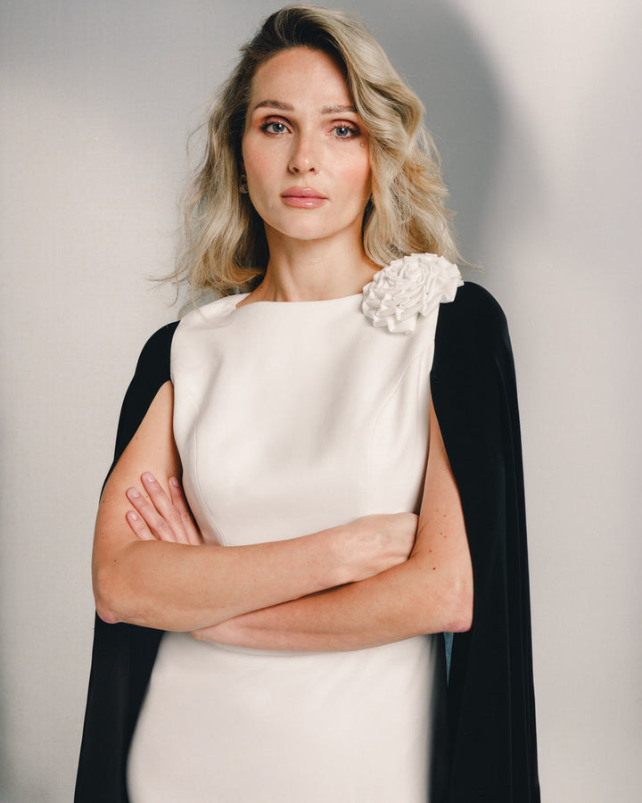 فستان عمودي بلونين بأكمام واسعة منسدلة - أورورا