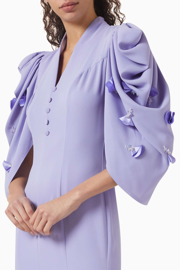 فستان انسيابي بأكمام مزينة بتطريزات منحوتة - سيرين