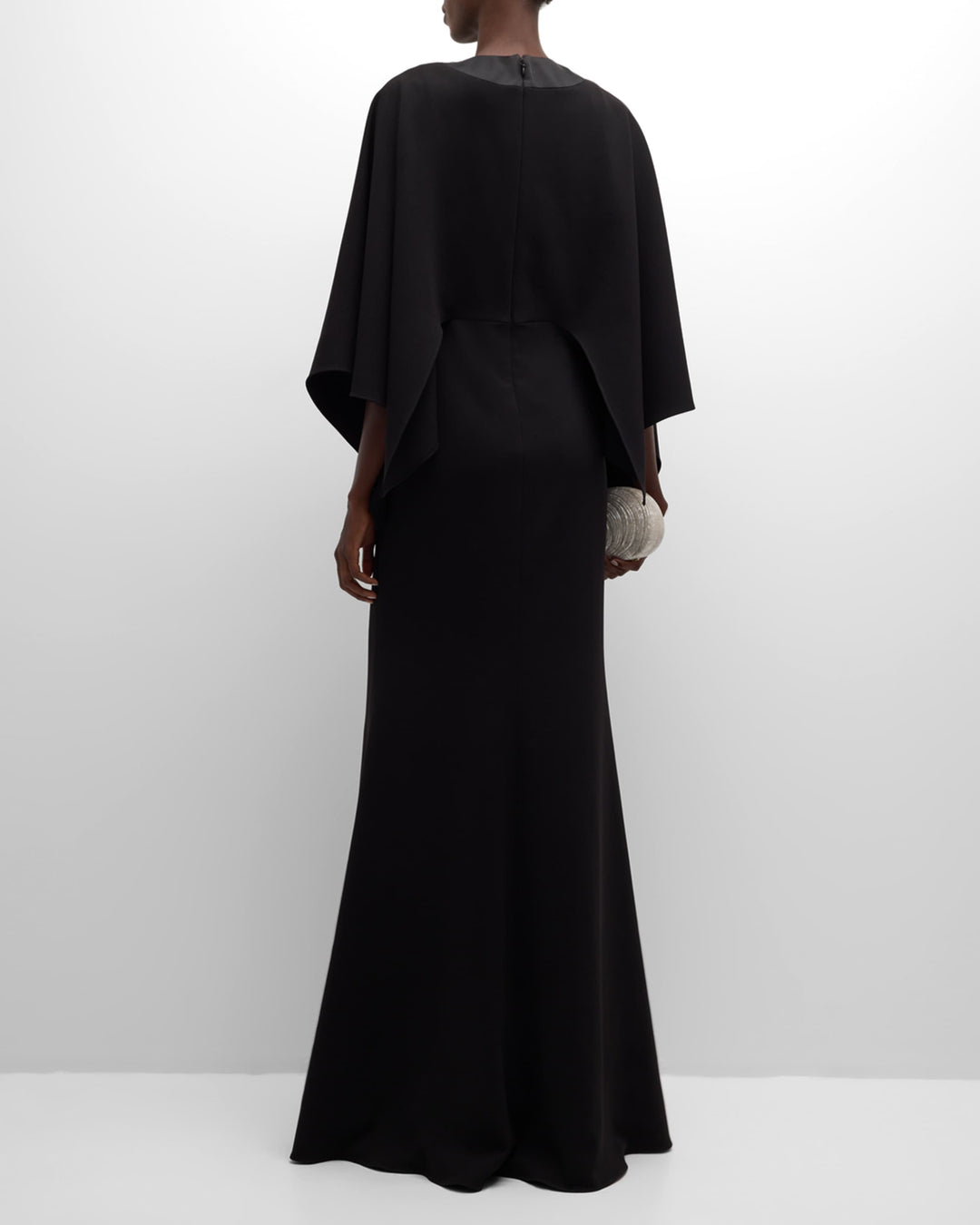 فستان سهرة بأكمام طويلة وفتحة رقبة على شكل حرف V – نوير