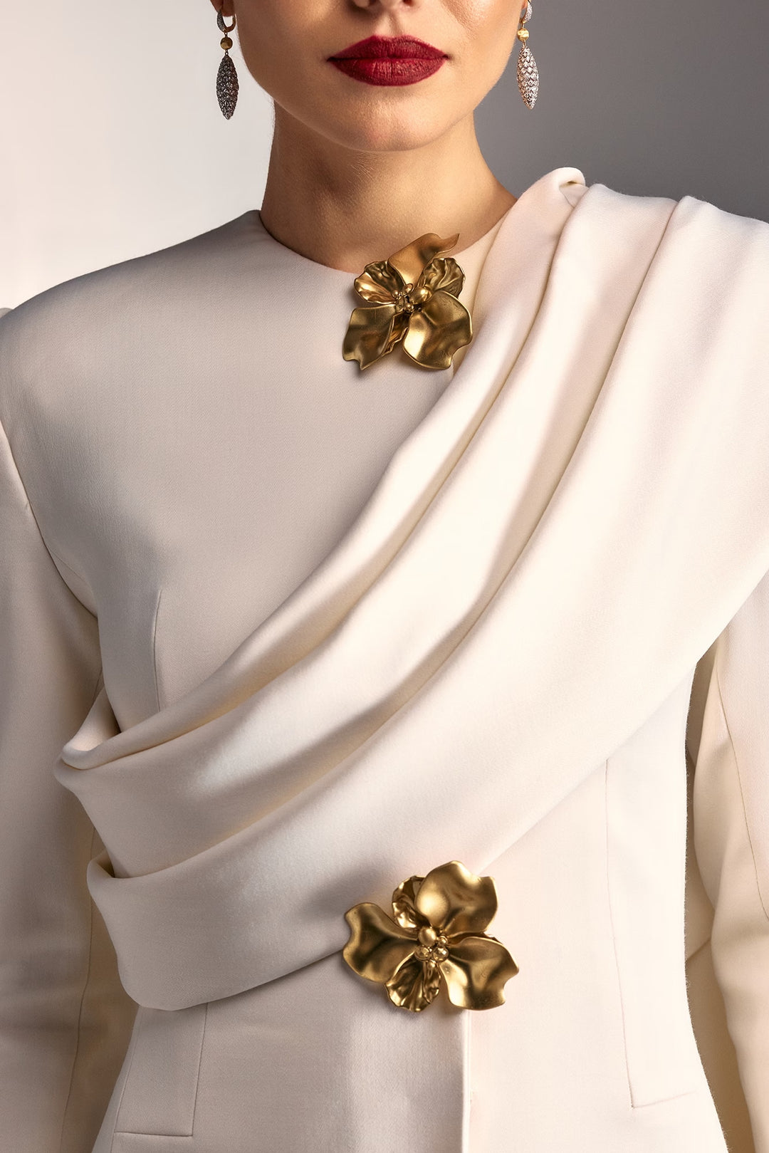 فستان كريب منسدل بزخارف زهرية ذهبية – سيليست