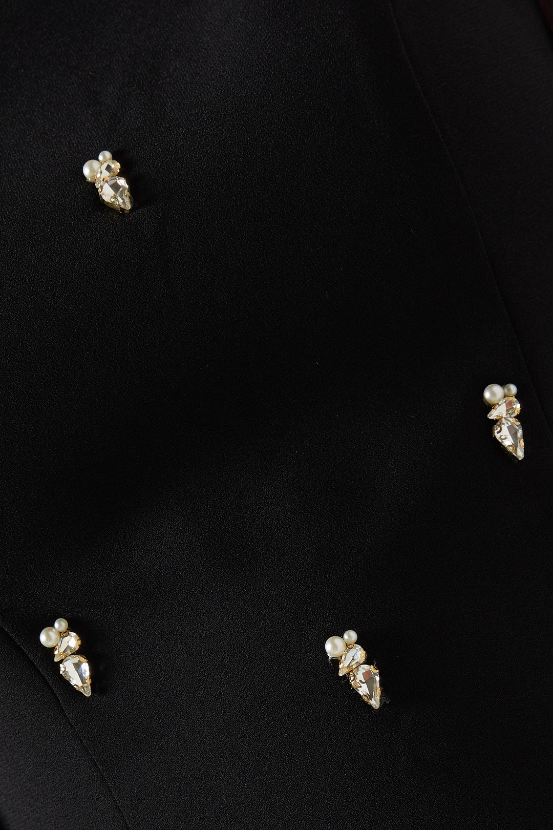 فستان كيب مزين بلمسات من الكريستال – ثرييي