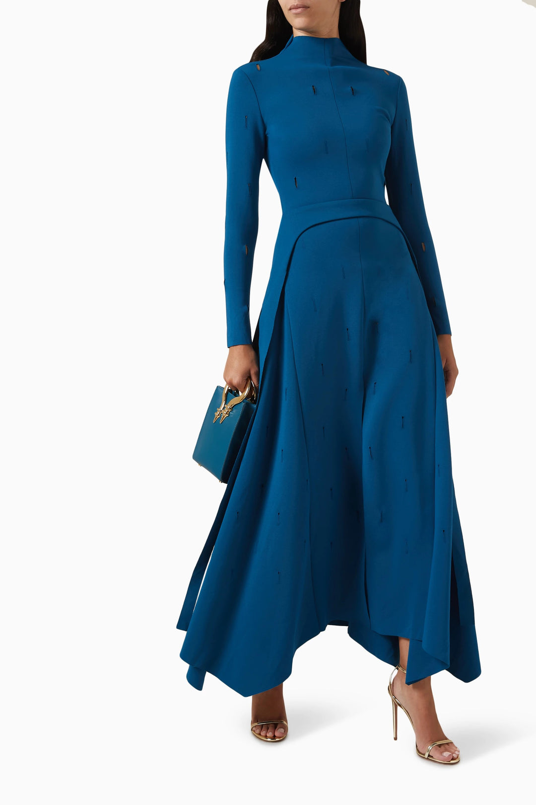 فستان بياقة عالية وأكمام طويلة وشق أمامي – روبينا