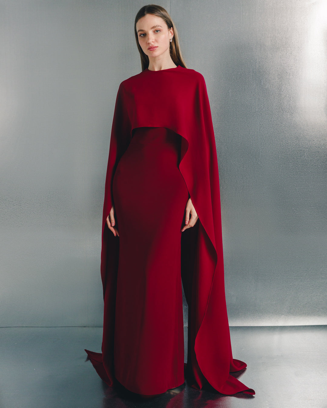 فستان سهرة عمودي بأكمام واسعة – كريمسونا