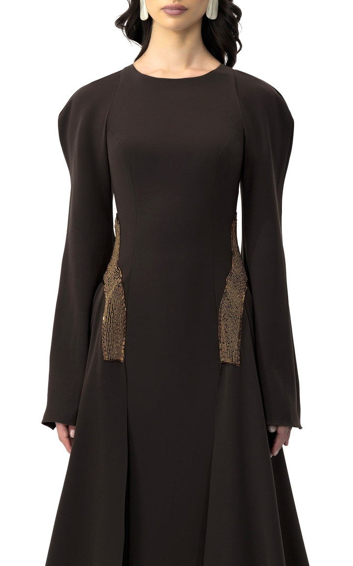 فستان بأكمام طويلة وألواح جانبية مزينة – زارين**