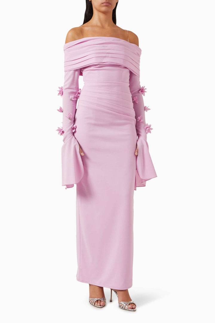 فستان مكشوف الكتفين بأكمام مزينة بالزهور – بلوسوم