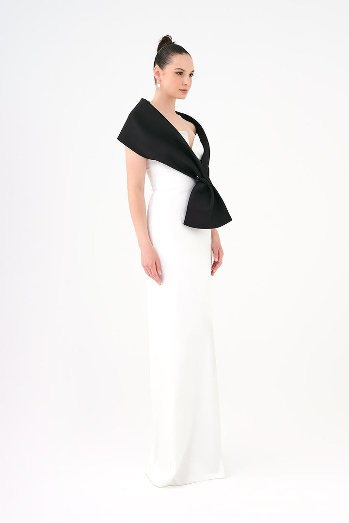 فستان عمودي مكشوف الكتفين مع صدرية مطوية منحوتة – أوريليا