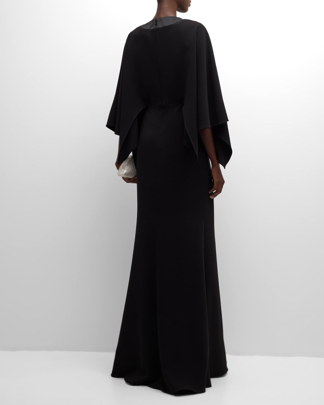 فستان سهرة بأكمام طويلة وفتحة رقبة على شكل حرف V – نوير