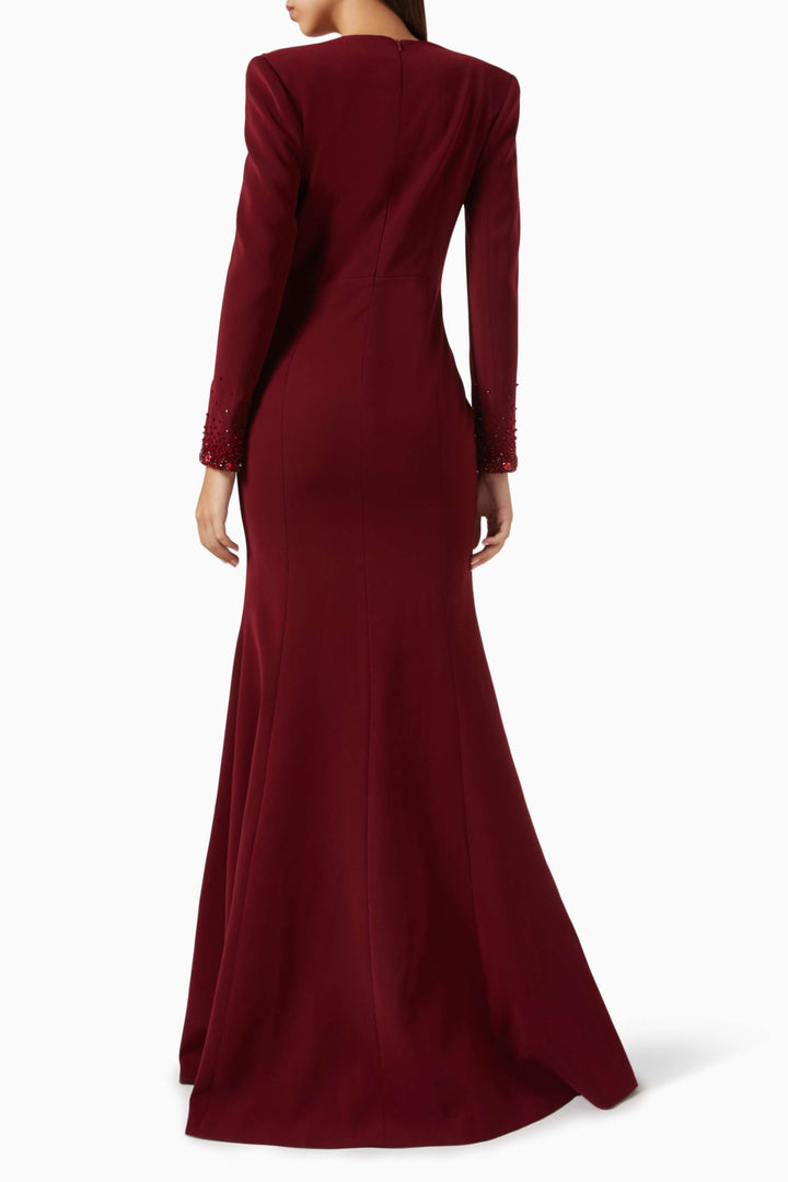 فستان حورية البحر مزين بفتحة رقبة على شكل حرف V – سكارليتا