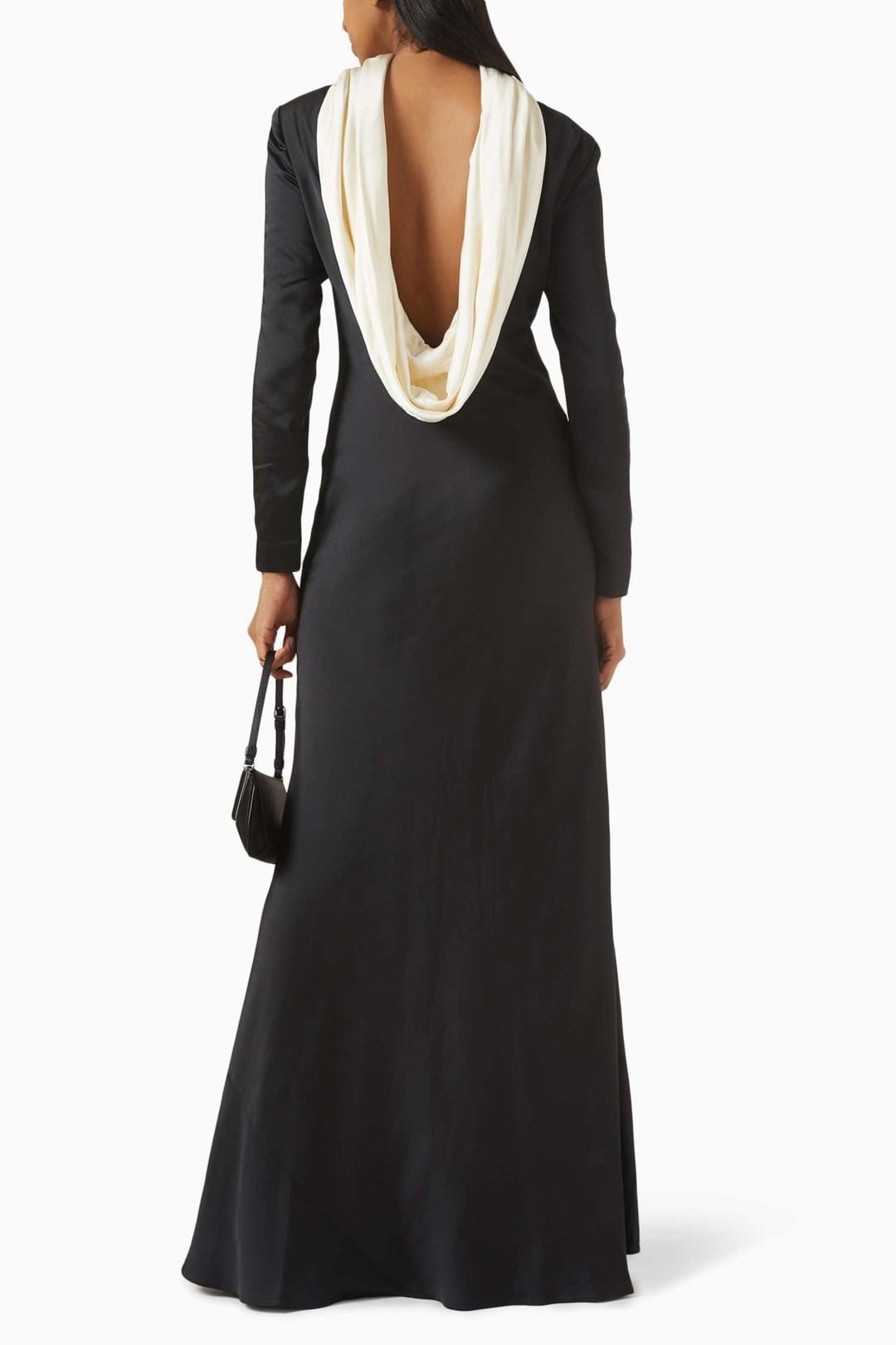 فستان ساتان عمودي بفتحة رقبة متباينة – نوار