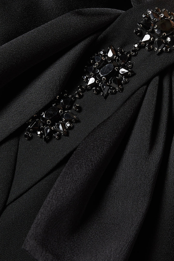 فستان بأكمام طويلة وتفاصيل فيونكة على الكتف – فيفيان