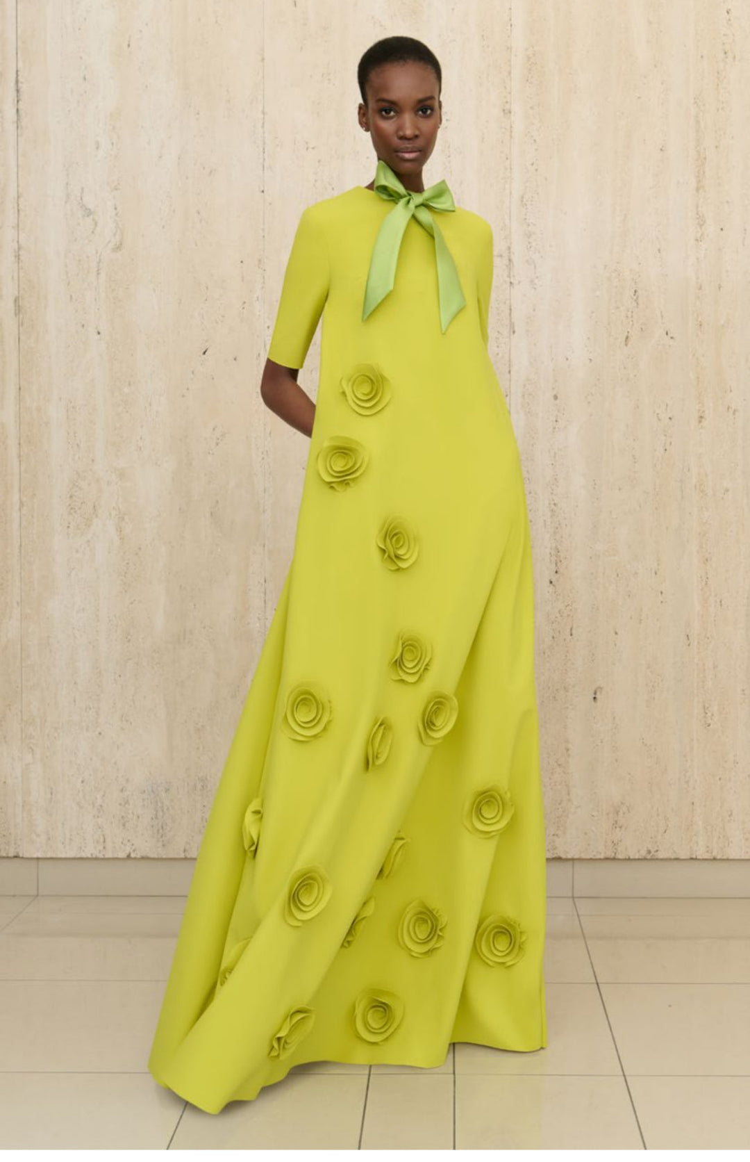 فستان مزين بالزهور بأكمام نصفية – أمارا