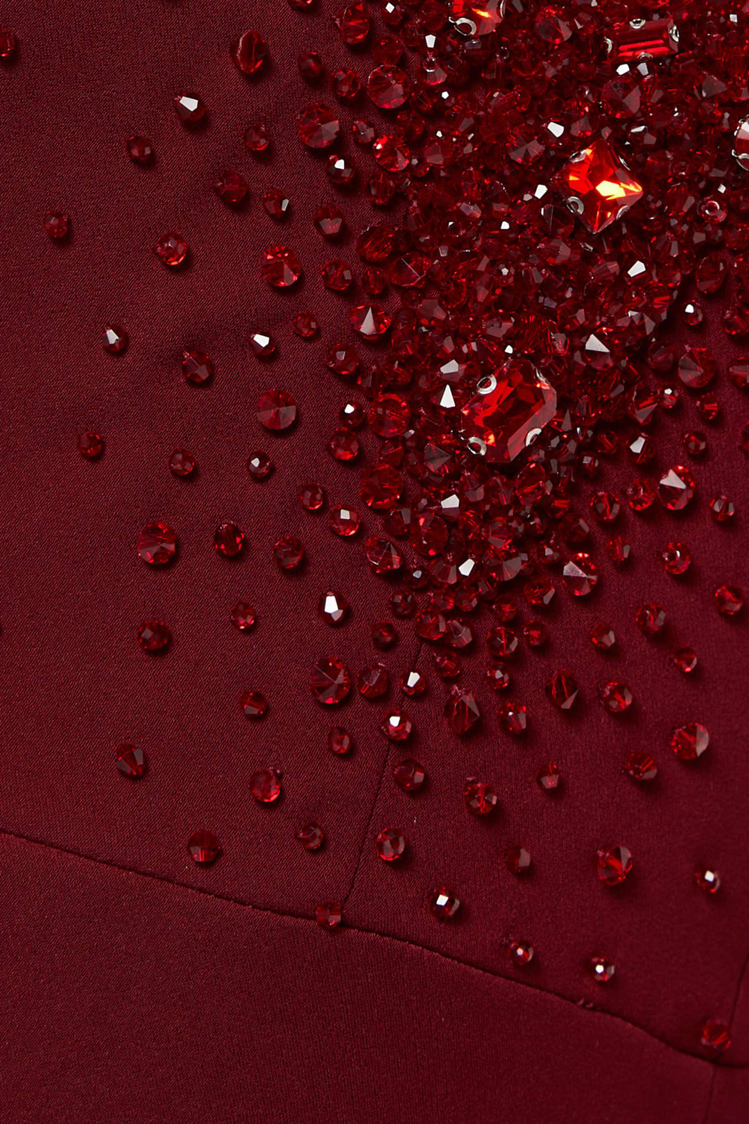 فستان حورية البحر مزين بفتحة رقبة على شكل حرف V – سكارليتا