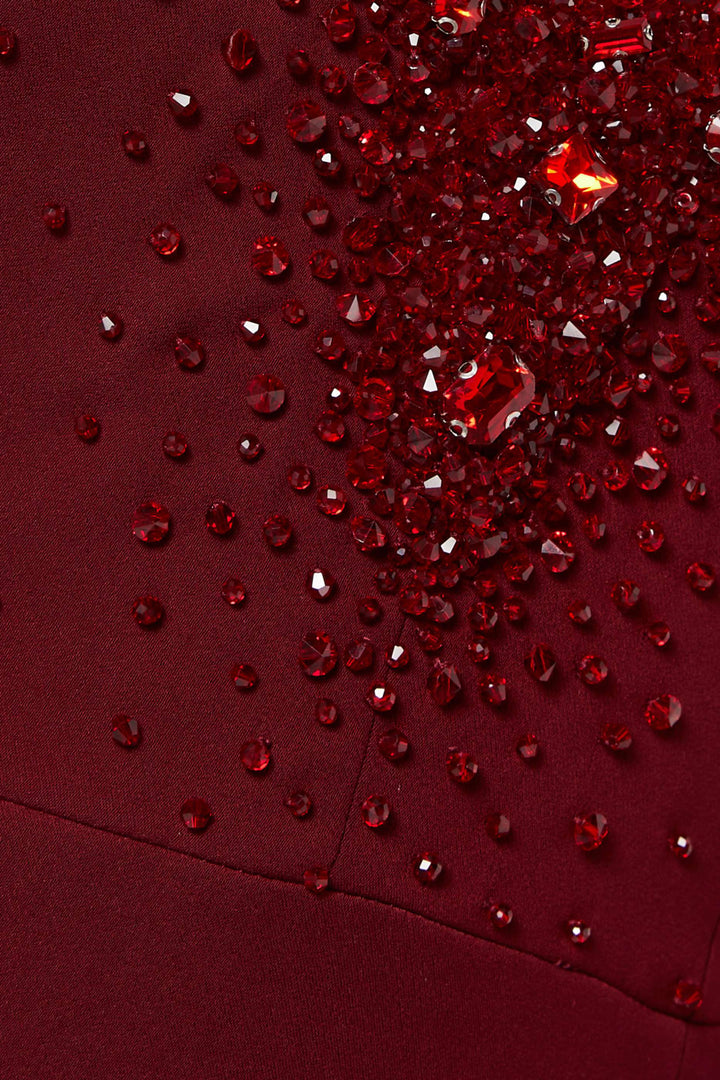 فستان حورية البحر مزين بفتحة رقبة على شكل حرف V – سكارليتا