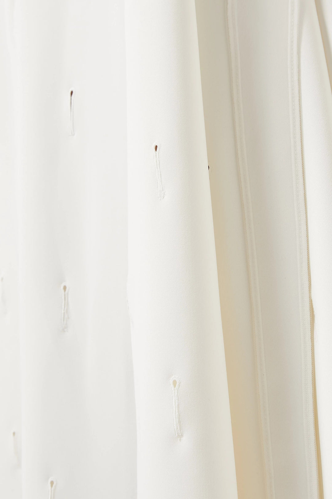 فستان بياقة عالية وأكمام طويلة وشق أمامي – روبينا