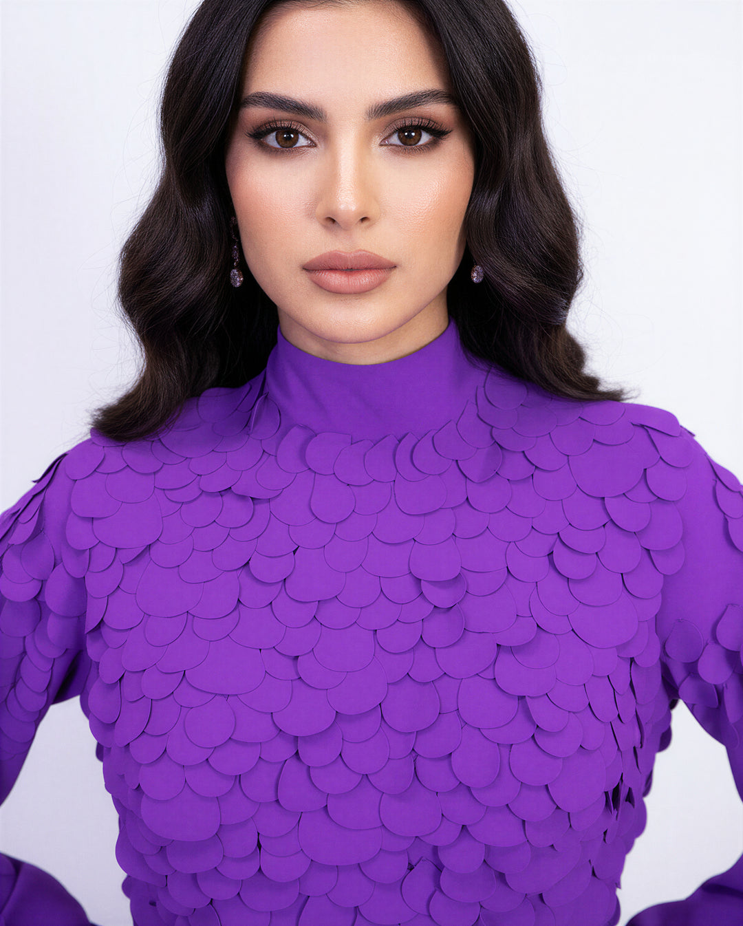 scalloped-texture kaftan gown with flared sleeves – VIOLET AURA