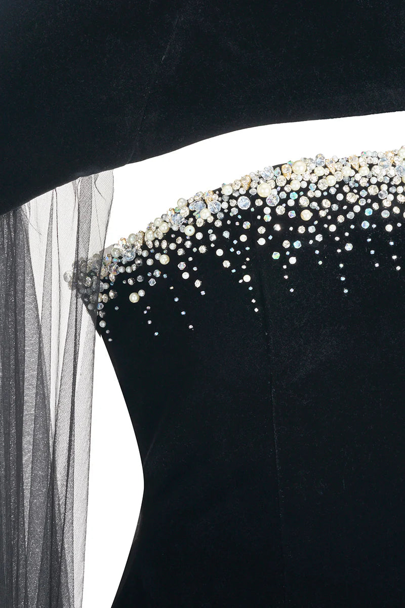 فستان مخملي مطرز بالخرز مع عباءة من التول الشفاف – سيليست