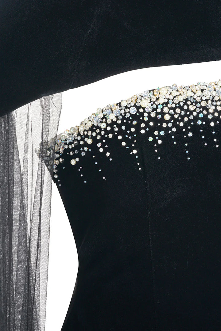 فستان مخملي مطرز بالخرز مع عباءة من التول الشفاف – سيليست