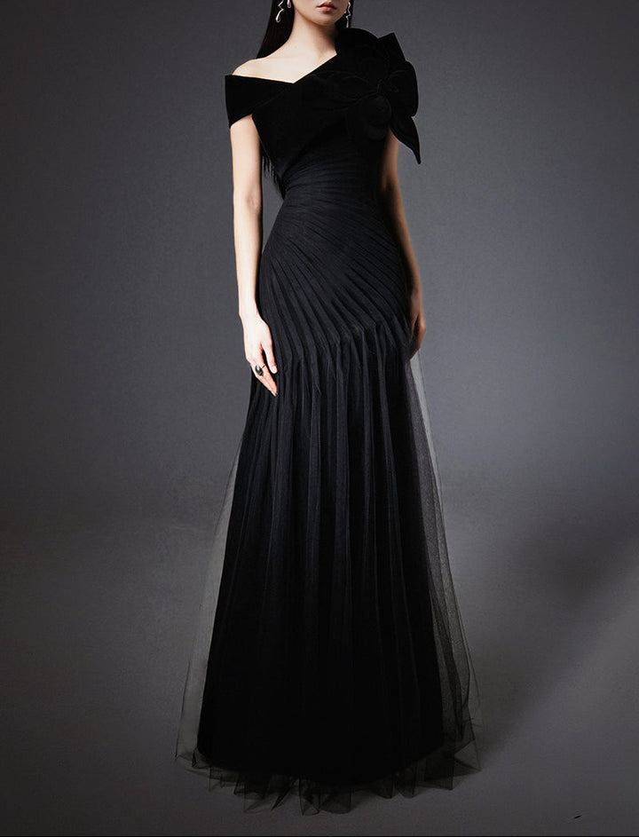 فستان مخملي مكشوف الكتفين مع فيونكة – فالنتينا