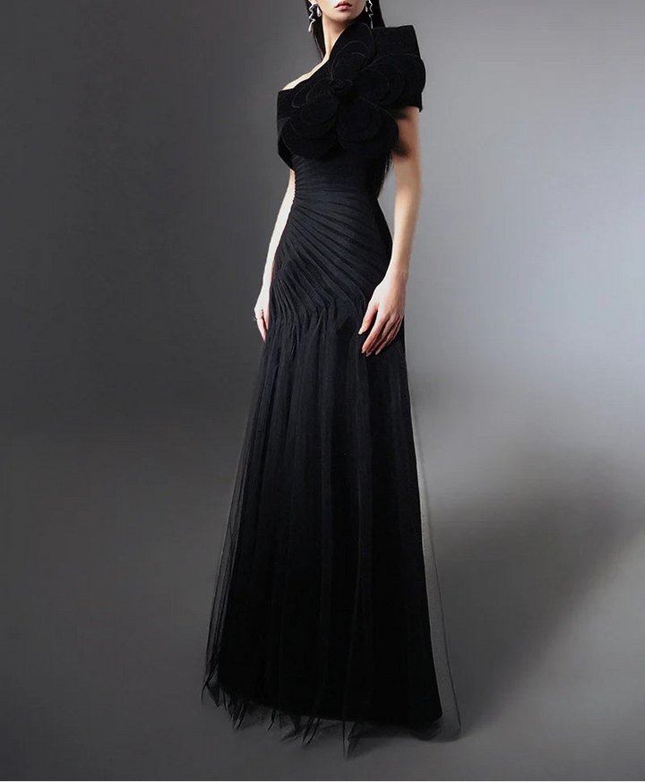 فستان مخملي مكشوف الكتفين مع فيونكة – فالنتينا