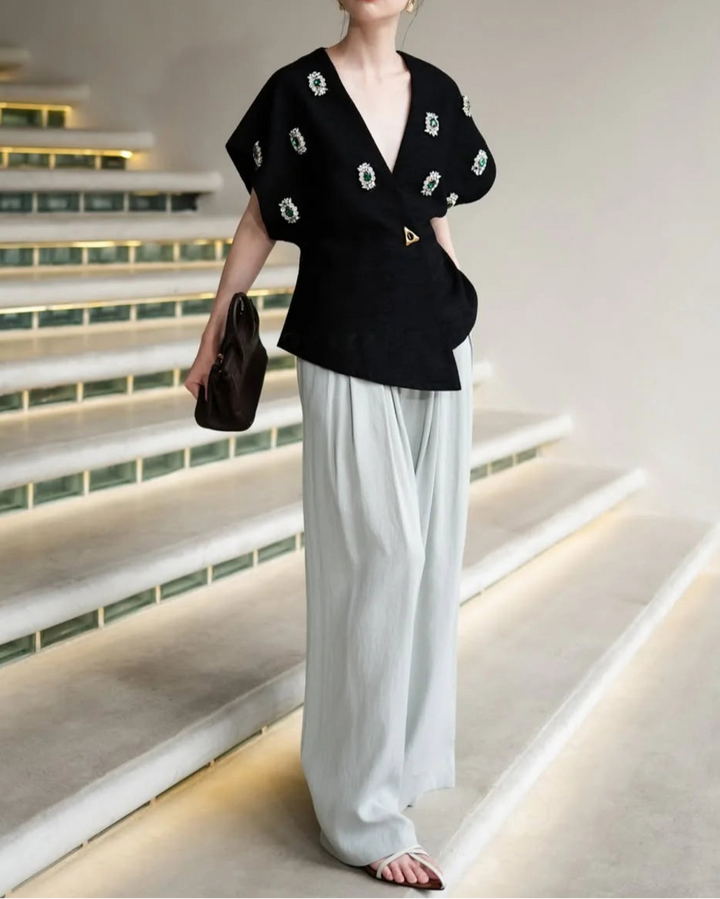 بلوزة ملفوفة بأكمام قصيرة مزينة بالكريستال – نوفالوي