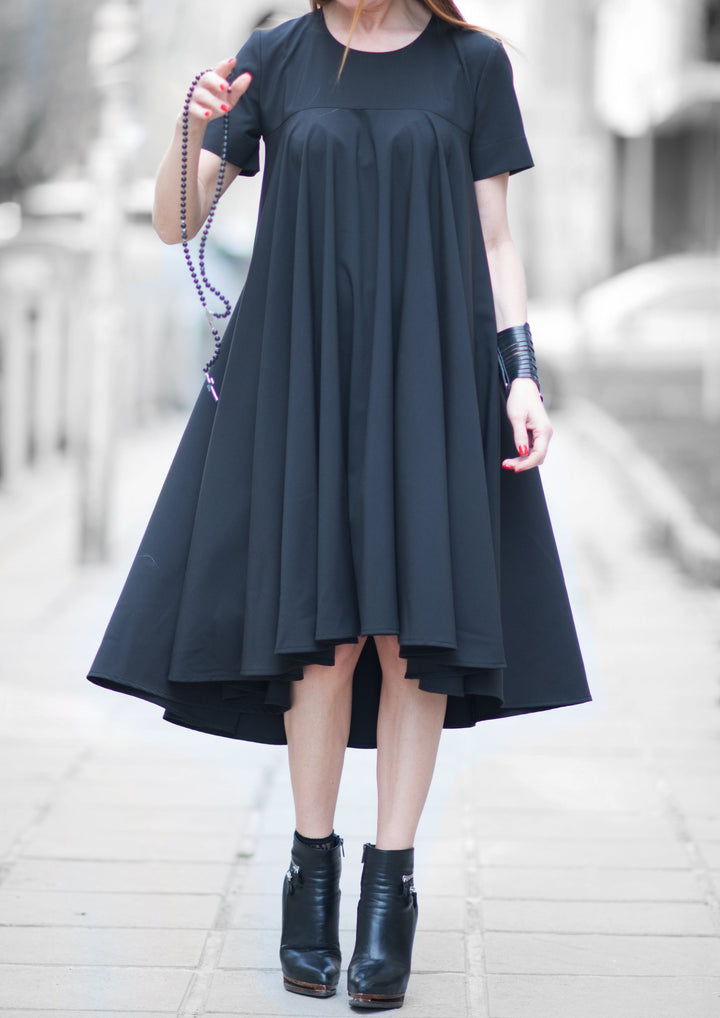 فستان الصيف الأسود