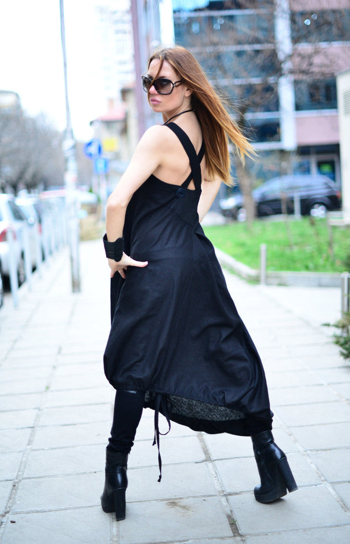 فستان الكتان الأسود الطويل