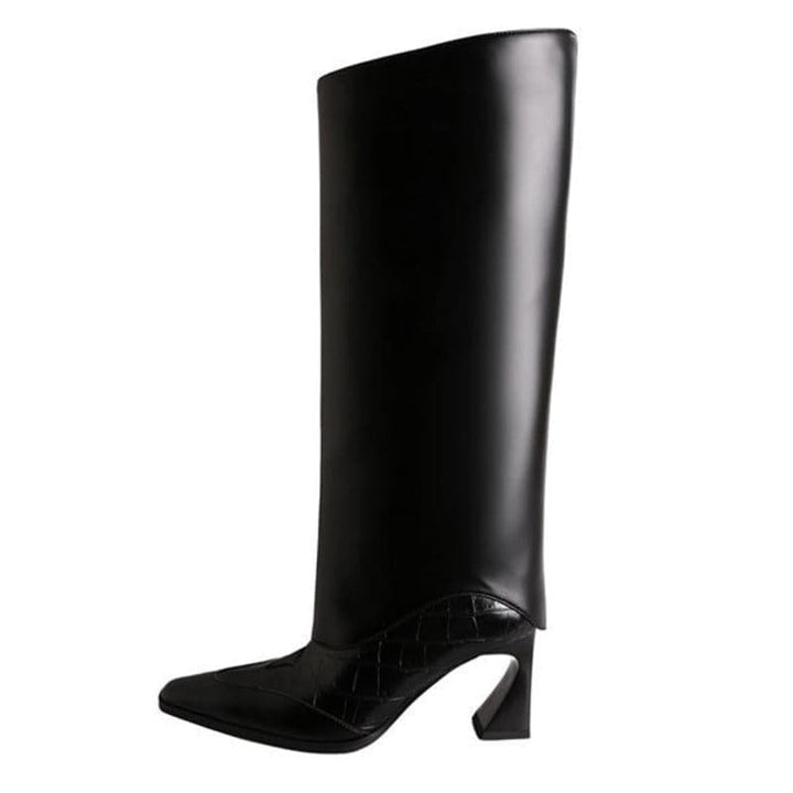 غريب الأطوار